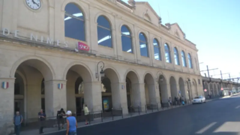 Retards SNCF de 4h : un voyageur agresse des agents à Nîmes