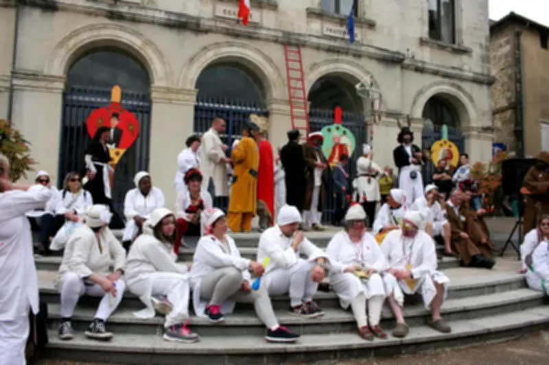 Retour des Soufflaculs à Nontron : la tradition renaît