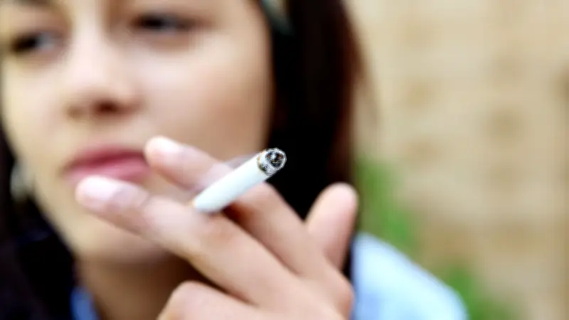 Retour inquiétant de la cigarette dans la pop culture française