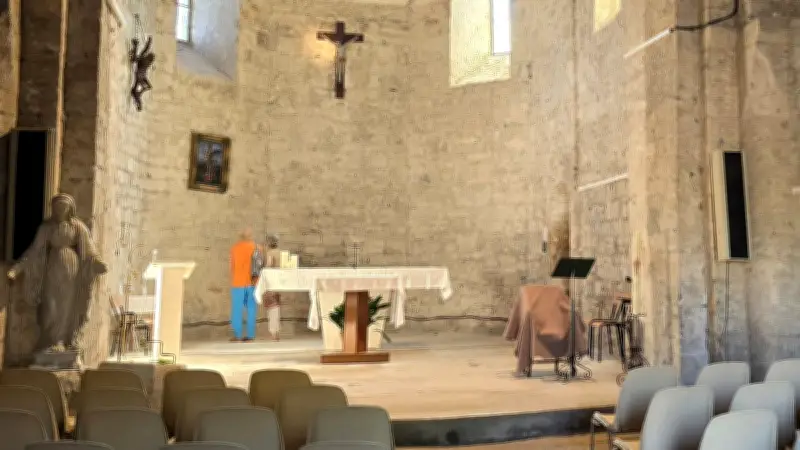 Réfection de la dalle de l'autel de l'abbaye à Cendras
