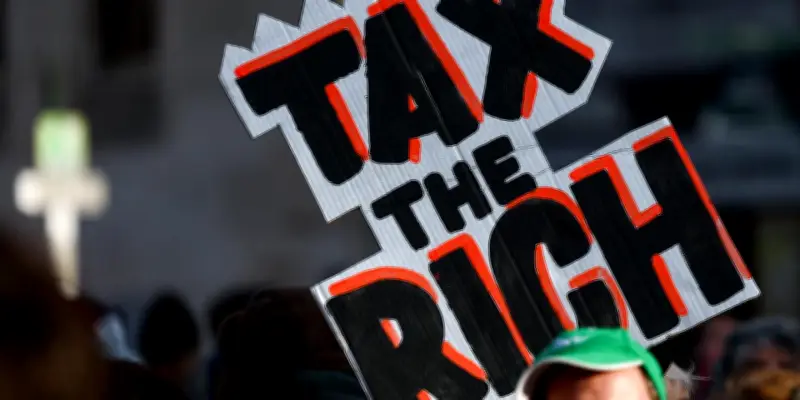 Rémunération des dirigeants : +3 fois plus rapide que les salariés en 2025