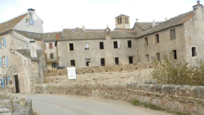 Rénovation de l'ancien couvent de Chasseradès : logements sociaux et géothermie