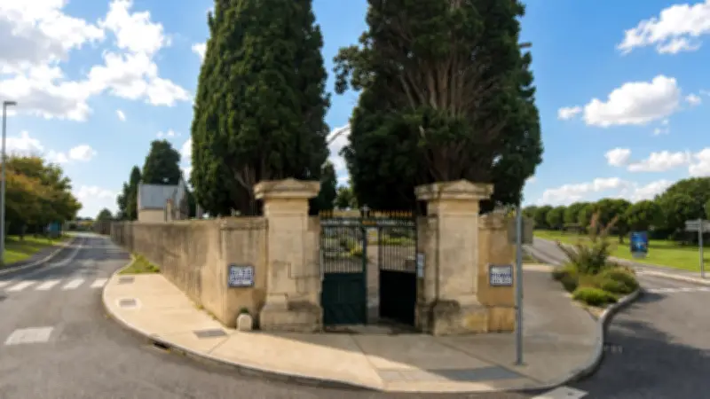 Rénovation des allées du cimetière à Saint-Georges-d'Orques en juin-juillet