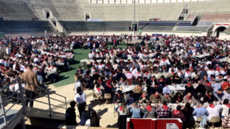 Robert Ménard défend le banquet du Canon français à Béziers