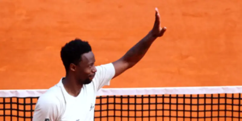 Roland Garros : Monfils bat Djokovic en double mixte avant sa dernière danse