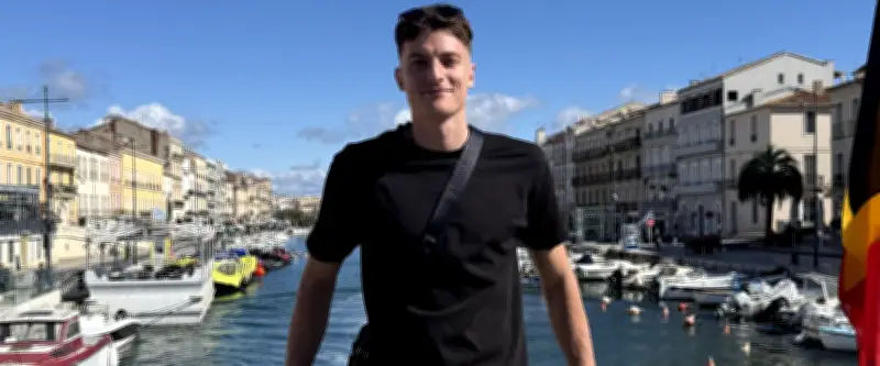 Romain Capet, volleyeur pro à Sète, lance son entreprise de revente de baskets
