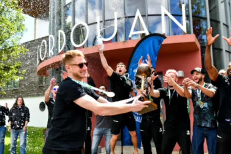 Royan : les Pirates accèdent à l'élite du volley après un sacre à Reims