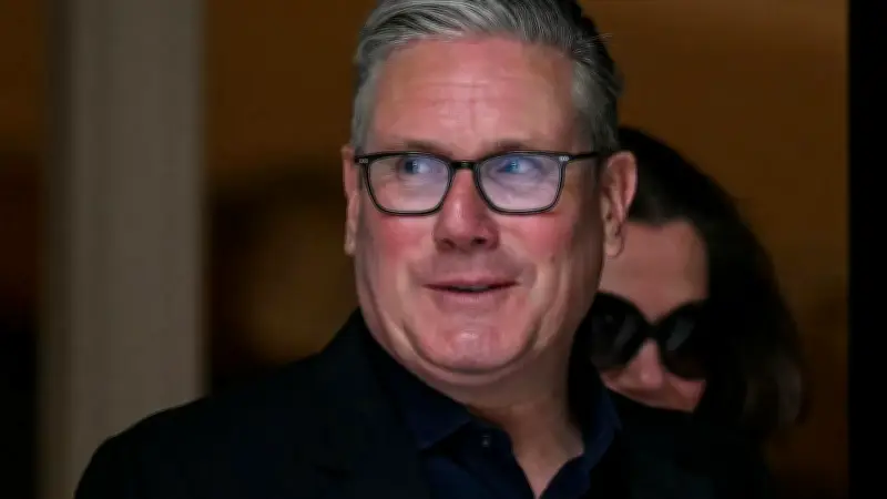 Royaume-Uni : Starmer refuse de démissionner malgré la poussée de Reform UK