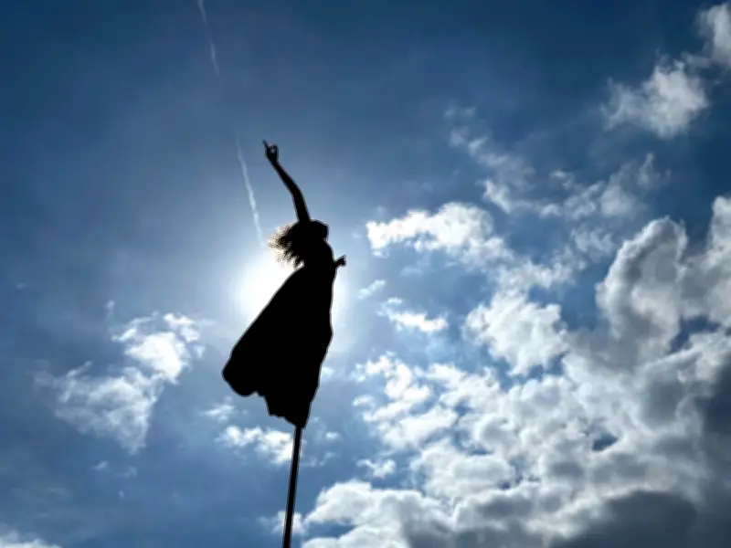 Rozéo, l'oscillation du paysage : un ballet aérien au festival Les Jours heureux