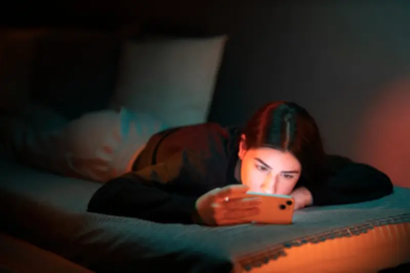 Réseaux sociaux : au-delà de l'interdiction, soutenir les parents