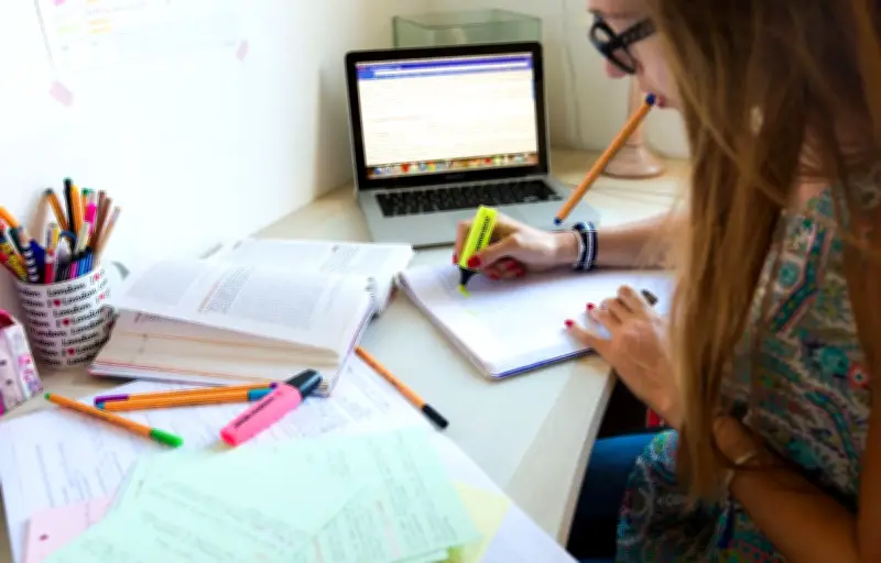 Révisions du bac : les astuces scientifiques pour apprendre vite et bien