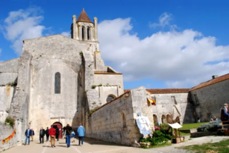 À Sablonceaux, la communauté du Chemin neuf entre polémique et vie locale