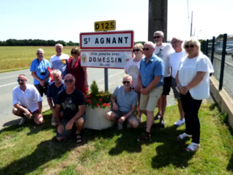 Saint-Agnant et Domessin inaugurent les panneaux de jumelage