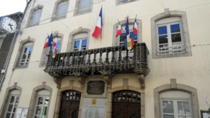 Saint-Chély-d'Apcher : baisses d'impôts et commissions pour 2026