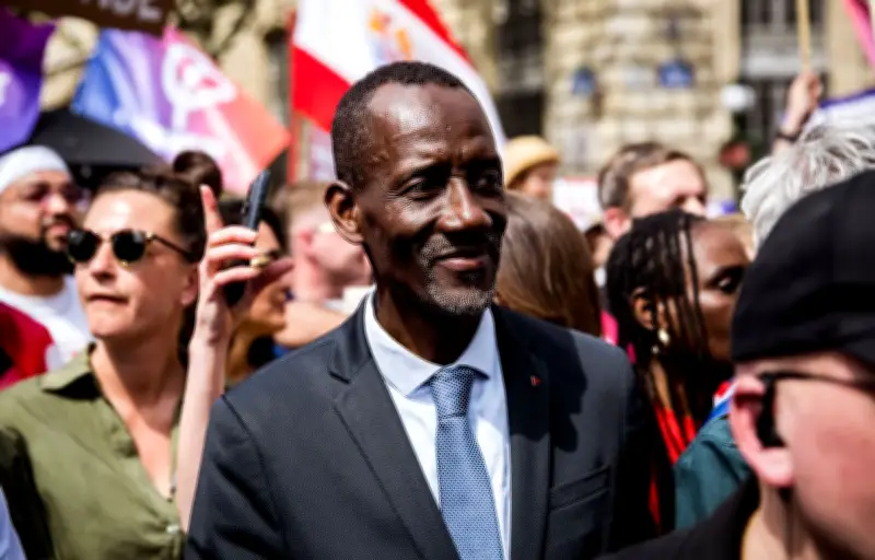 Saint-Denis : le préfet demande au maire de remettre le portrait de Macron