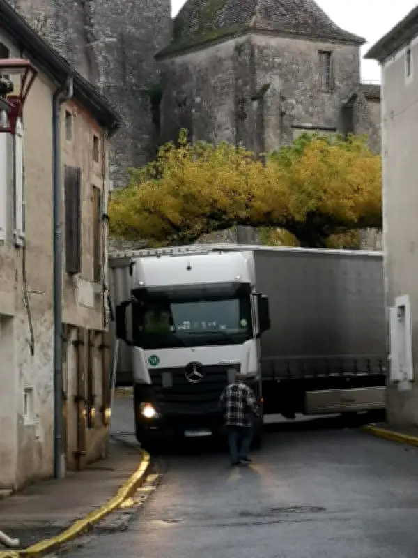 Saint-Ferme : une déviation met fin au calvaire des poids lourds