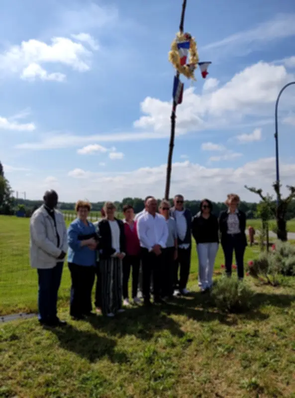 Saint-Géraud : plantation du mai pour la nouvelle mandature
