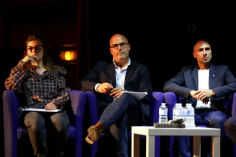 Saint-Raphaël : Arnaud Ernst conseille commerçants et élus pour revitaliser le centre-ville