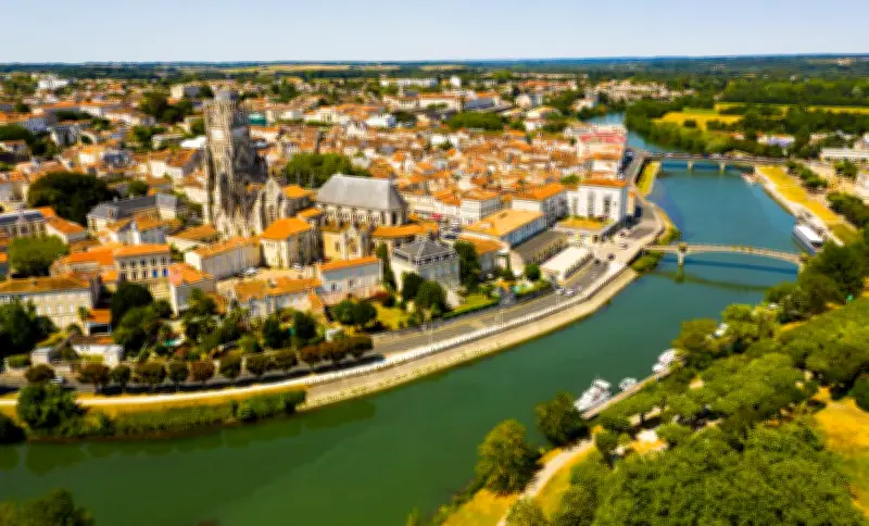Saintes : eau et musique, 4 raisons de visiter la ville cet été