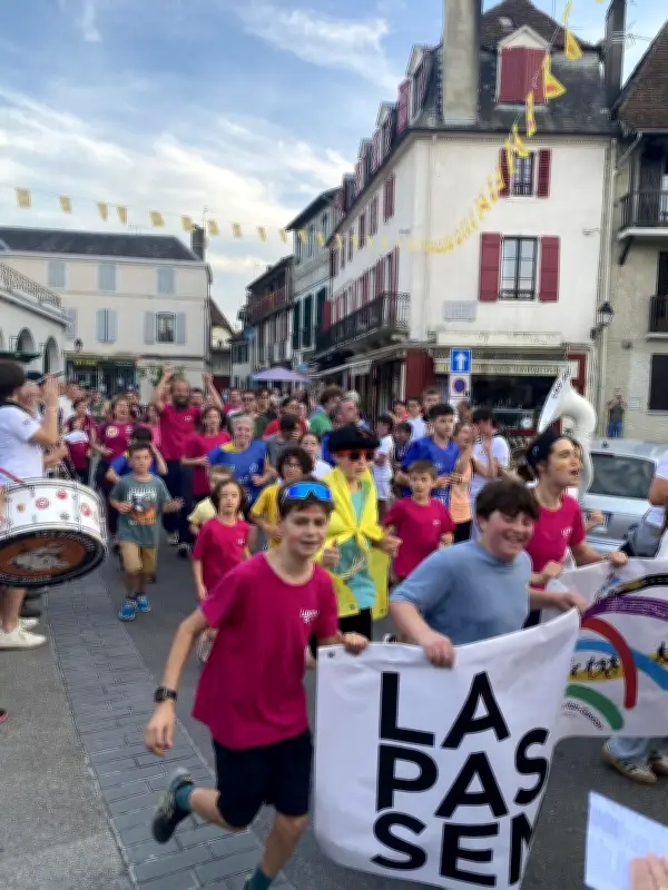 Salies-de-Béarn célèbre la culture occitane lors de la Passem