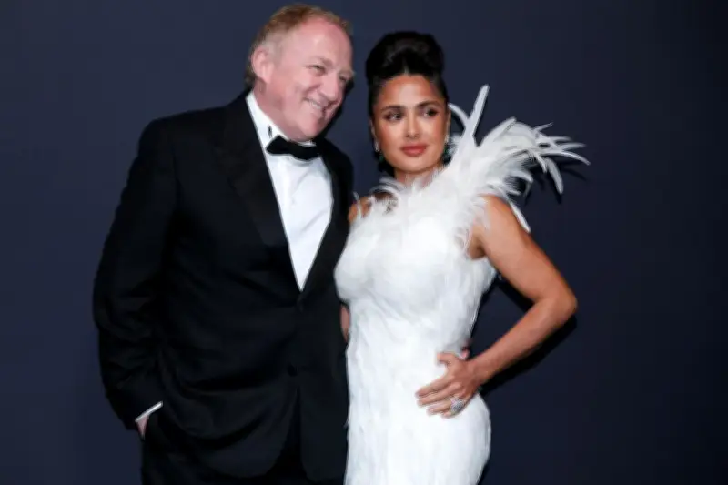 Salma Hayek : shopping nocturne au Suquet avec François Pinault pendant le Festival de Cannes