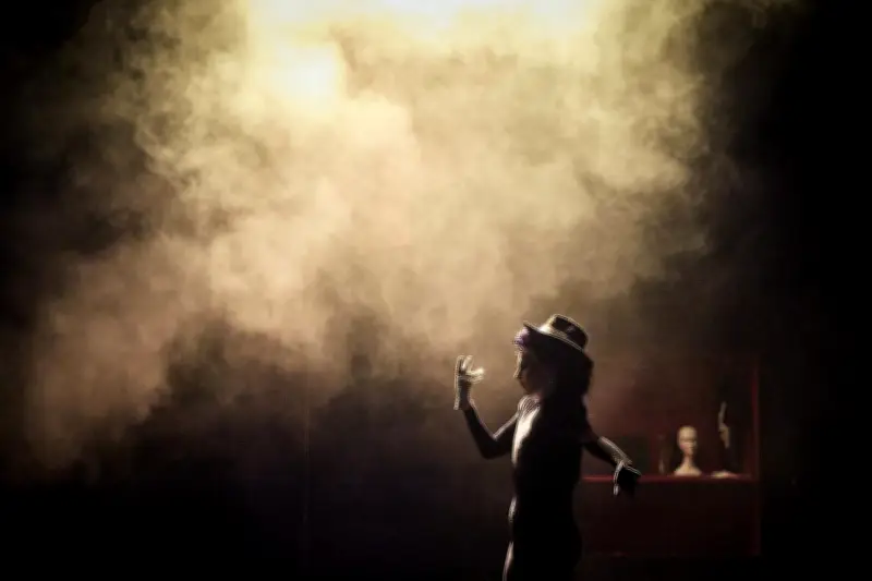 Sara Forever : « Dynasties », un solo flamboyant entre théâtre et cabaret à Bordeaux