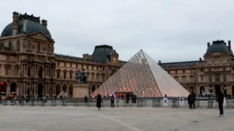 Sécurité au Louvre : un rapport accable la direction après le casse du siècle