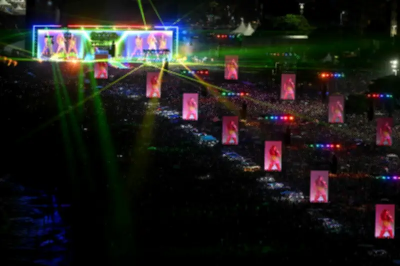 Shakira rassemble 2 millions de fans sur la plage de Copacabana à Rio