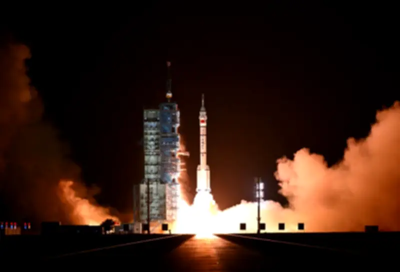 Shenzhou-23 décolle : un an en orbite pour l'équipage chinois