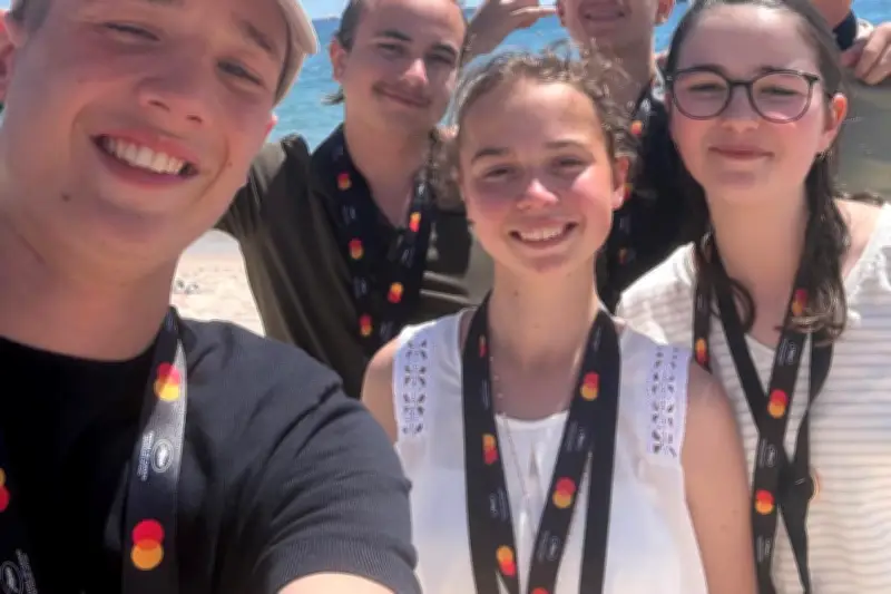 Six ados atteints de cancer vivent le Festival de Cannes comme des stars