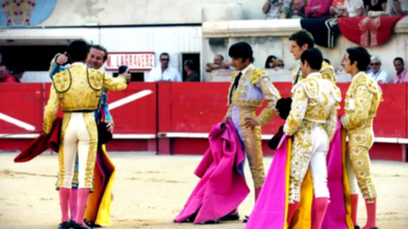 Six matadors français au paseo : retour sur la Pentecôte 2007 à Nîmes
