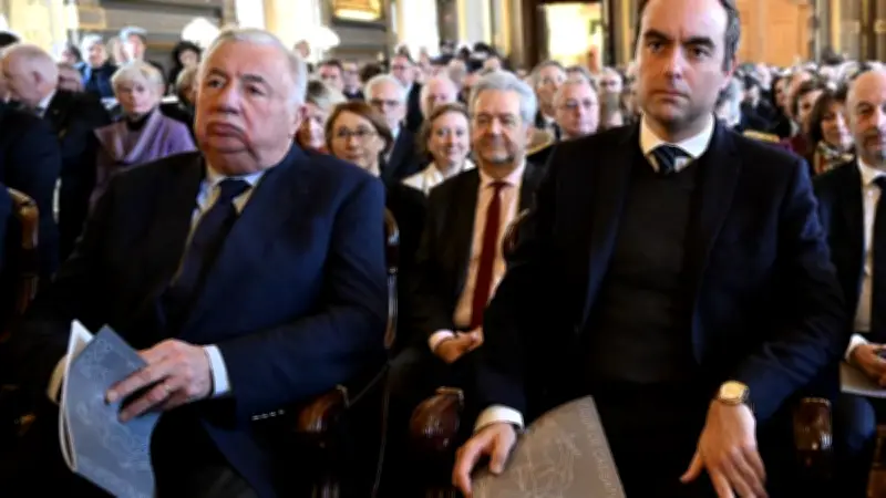 Sénat refuse de siéger après le 14 juillet : bras de fer avec le gouvernement