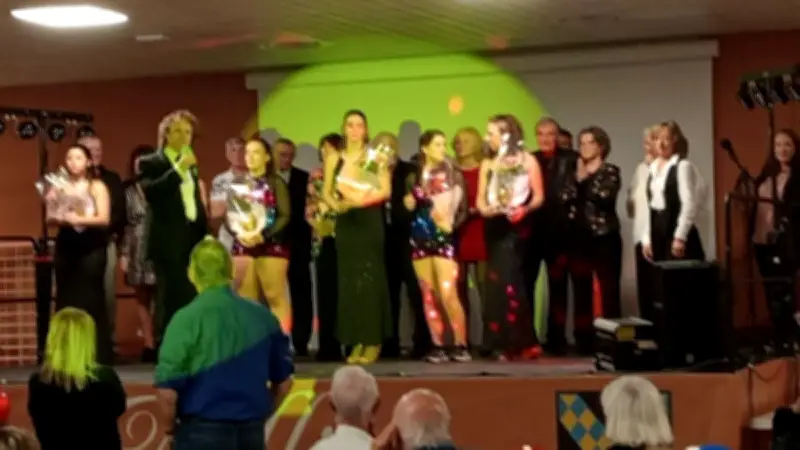 Soirée costumée années 60-90 au Club En Chantant à Pézenas