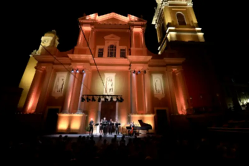 Sommet de mandolines France-Espagne à la basilique Saint-Michel de Menton