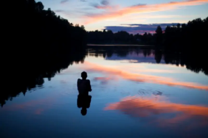 «Son ciel de cendres» de Valérie Cibot : l'inconnu du lac