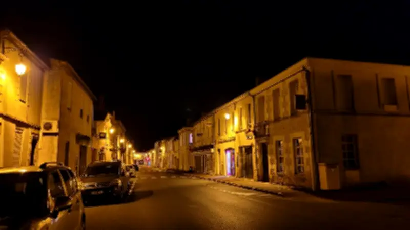 Sondage à Castelnau-de-Médoc : faut-il rallumer les lampadaires la nuit ?