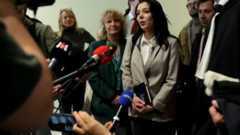 Sophia Chikirou dénonce un harcèlement lors de son procès pour escroquerie