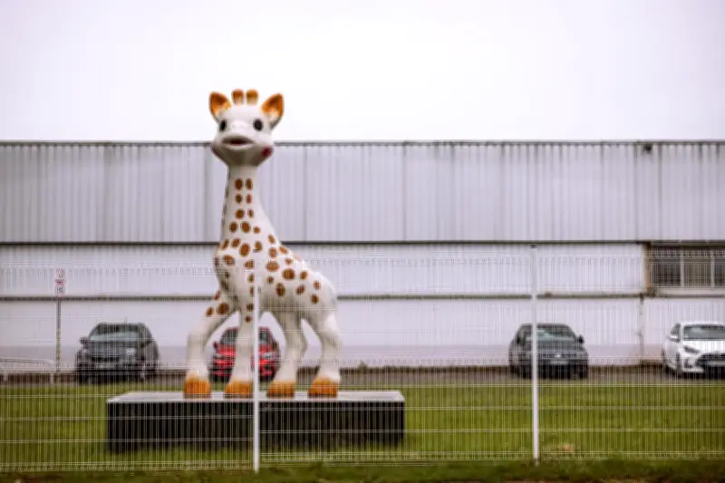 Sophie la girafe fabriquée en Chine : enquête pour pratique commerciale trompeuse