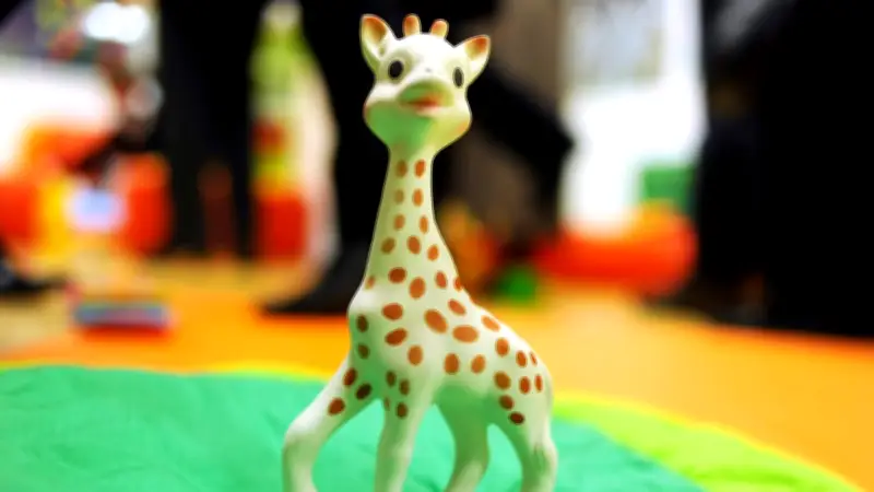 Sophie la girafe fabriquée en Chine : Vulli reconnaît une situation temporaire
