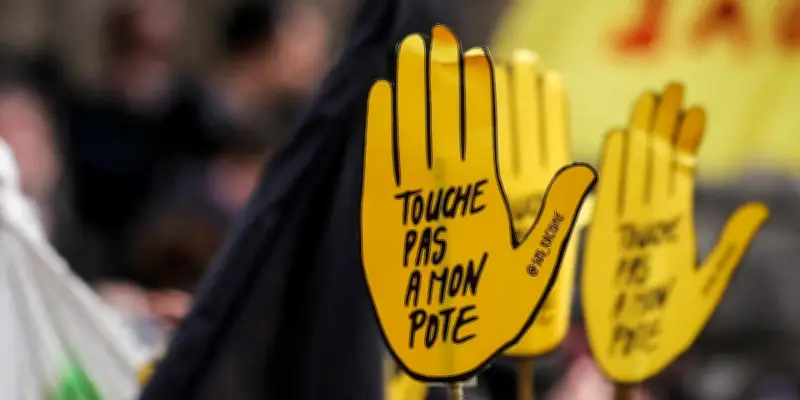 Soupçons de discriminations à Roissy : SOS Racisme saisit le Défenseur des droits