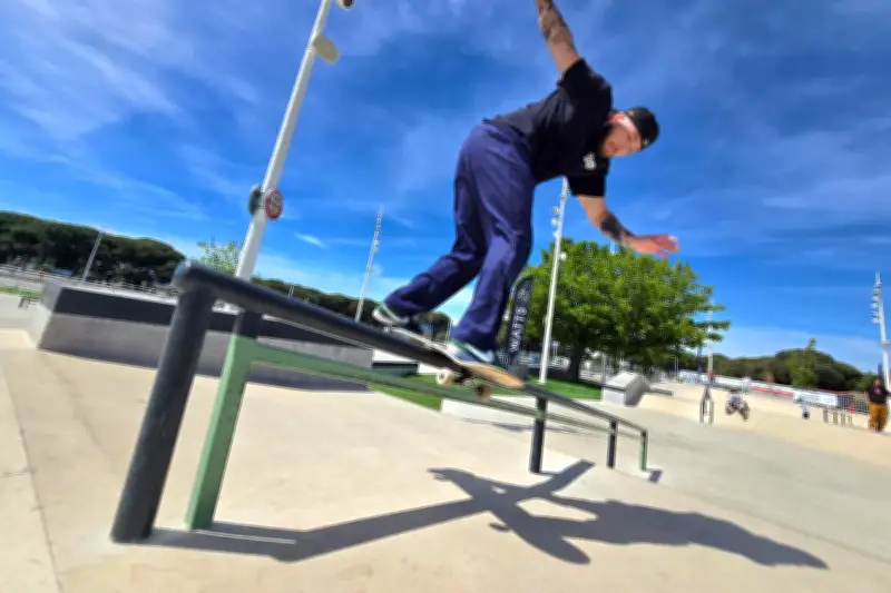 South Tour : les skateurs enchaînent les figures au skatepark de Fréjus