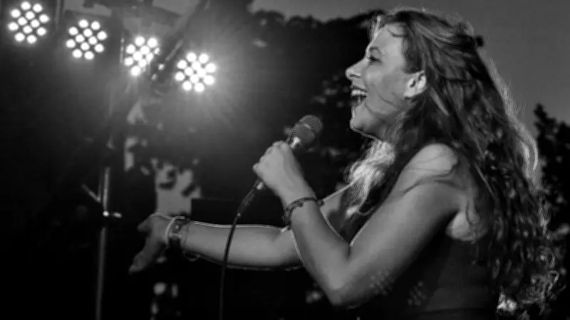 Spectacle au Théâtre de Pierres : Emily et Tom chantent l'amour
