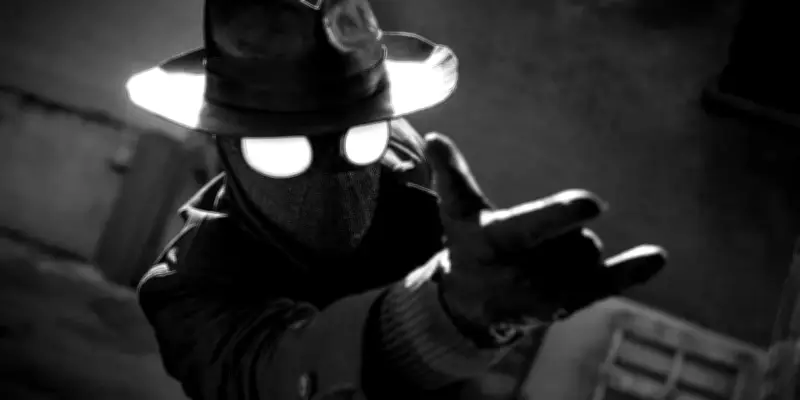 Spider-Noir sur Prime Video : chapeau mou et toile d'araignée