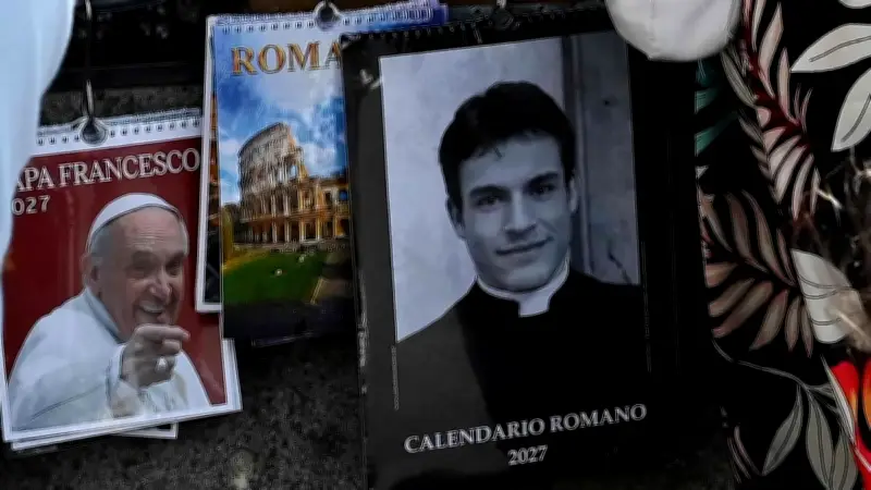 Star du calendrier des "prêtres sexy" du Vatican : "Je n'ai jamais été prêtre"