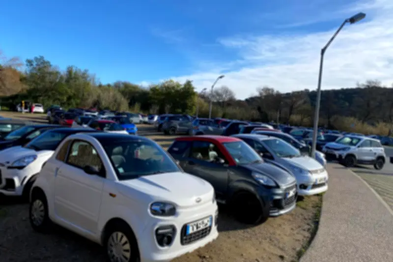Stationnement des voitures sans permis : une solution provisoire à Gassin