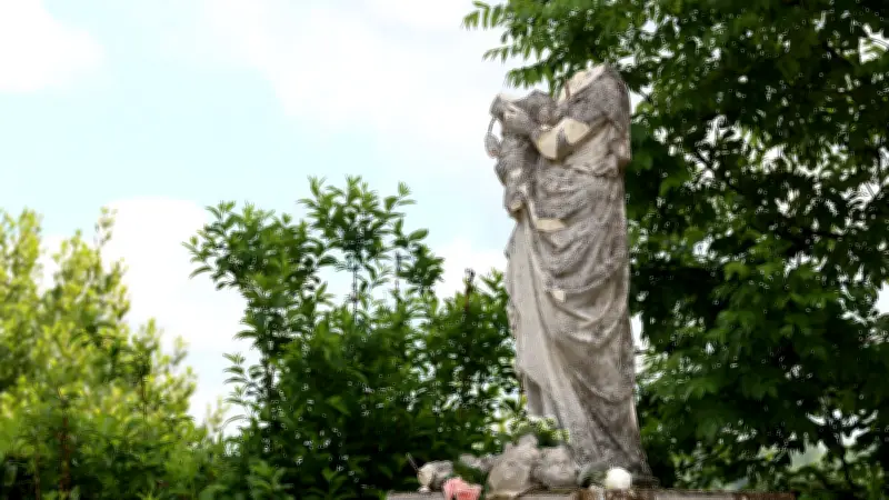 Statue de la Vierge décapitée à Poleymieux : les dons affluent