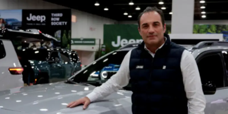 Stellantis refuse de choisir entre muscle truck et 2 CV électrique