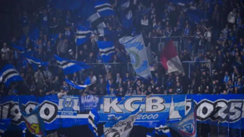 Strasbourg-Rayo Vallecano : feu d'artifice nocturne des supporters alsaciens