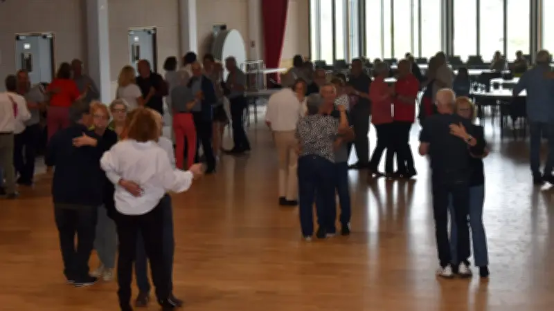 Succès pour le théâtre et le thé dansant à Saint-Chély-d'Apcher