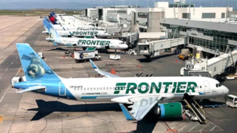 Suicide à l'aéroport de Denver : un homme traverse la piste et percute un avion